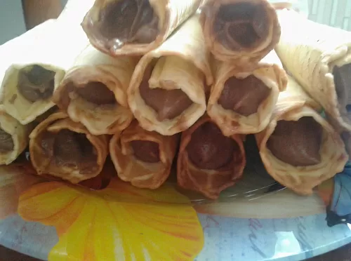 Фото рецепта Вафельные трубочки с шоколадным кремом