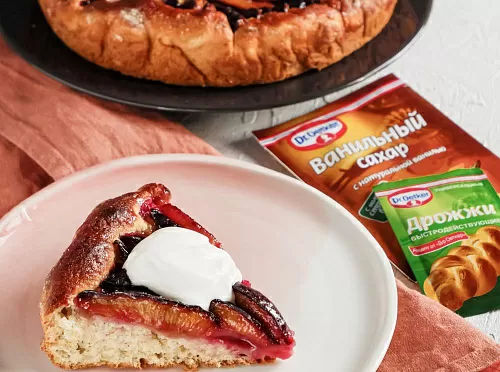 Фото рецепта Дрожжевой пирог со сливами