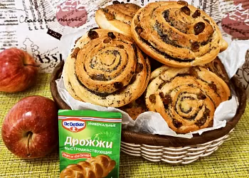 Булочки с маком и изюмом