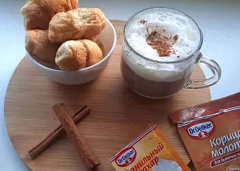 Кофе гляссе с молочно-ванильной пенкой и корицей