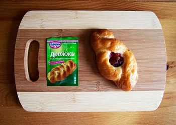 Булочки с красной смородиной