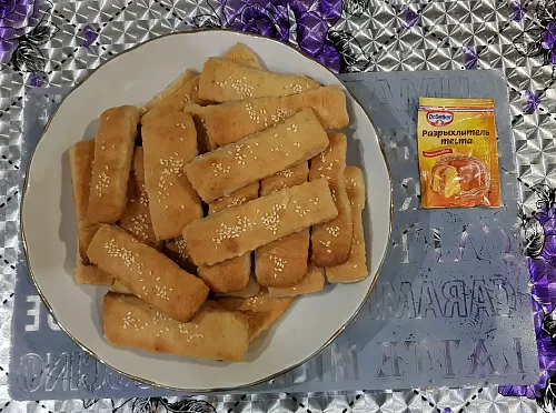 Фото рецепта Печенье на рассоле с кунжутом