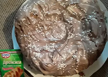 Пирог со сливочно-ореховым кремом и шафраном