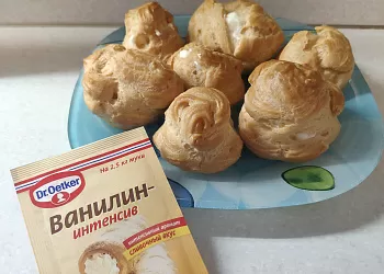 Профитроли со взбитыми сливками