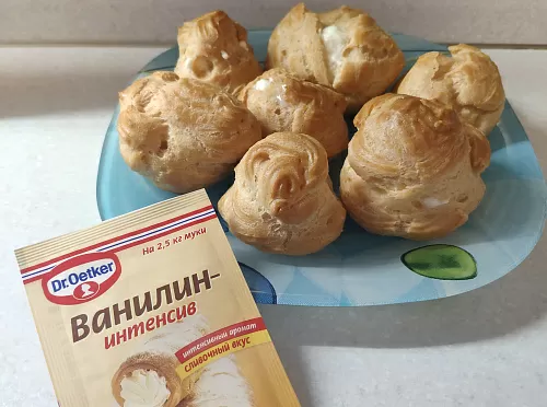 Профитроли со взбитыми сливками 