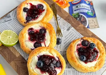 Творожные ватрушки с ежевичным джемом