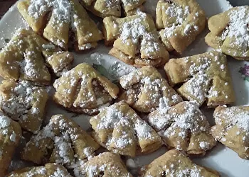 Гусиные лапки с грецкими орехами