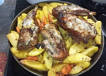 Кролик запеченный в духовке с овощами
