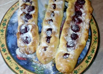 Лодочки с вишней