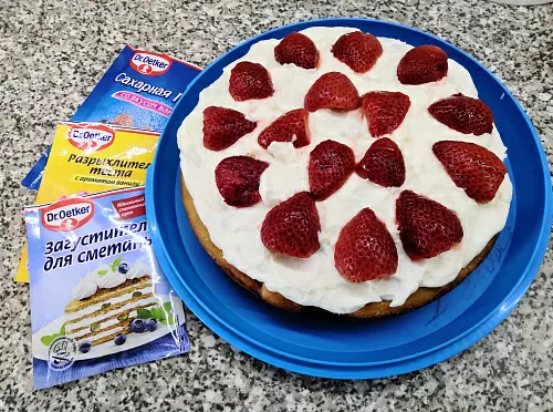 Клубничный пирог со сметанным кремом