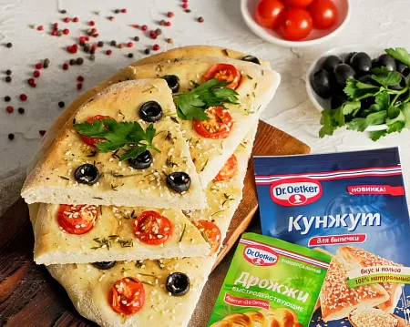 Фокачча с маслинами и черри