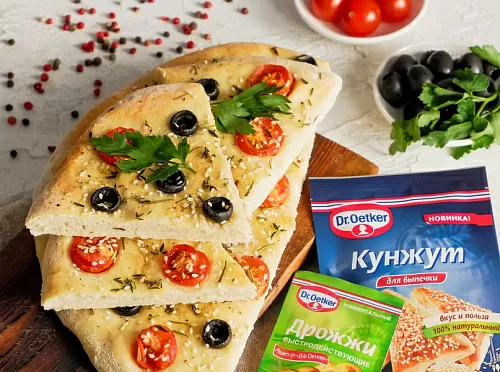 Фото рецепта Фокачча с маслинами и черри