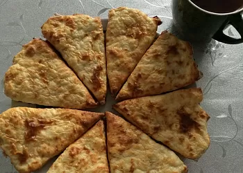Сырные сконы