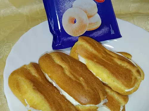 Эклеры со взбитыми сливками