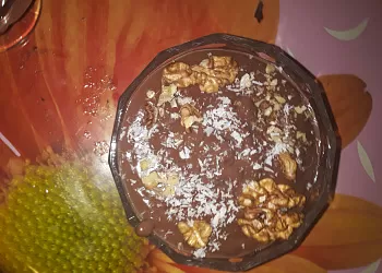 Пудинг с грецкими орехами и изюмом