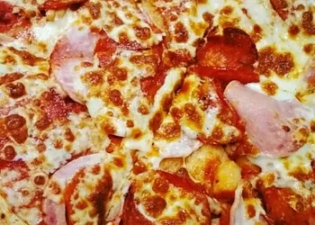 Пицца с соусом песто