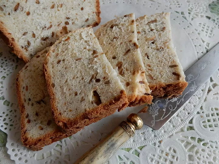 Хлеб с семечками в хлебопечке фото