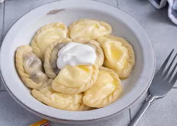 Вареники с творогом и вишней