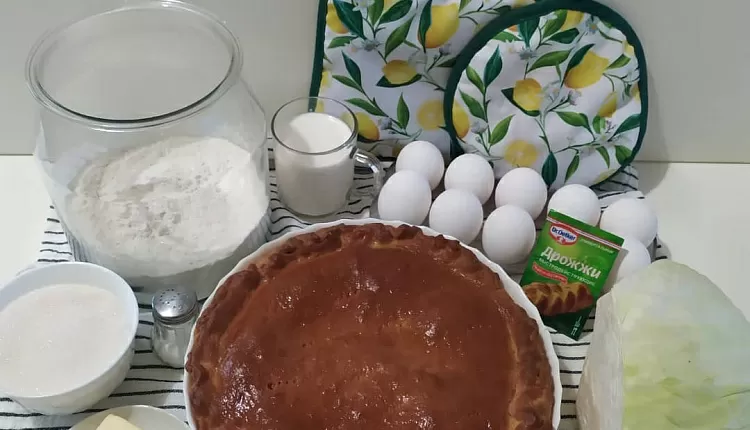 Закрытый пирог с капустой и яйцом