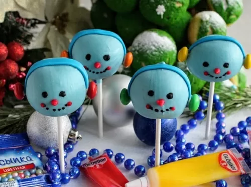 Фото рецепта Кейк попс &quot;Весёлые Снеговики&quot;