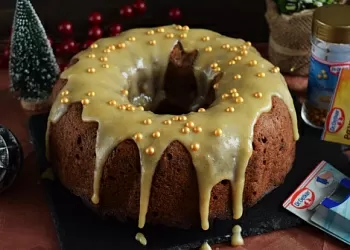 Финиковый пудинг с карамельным соусом