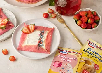 Розовый блин на кукурузном крахмале с кокосовым кремчизом