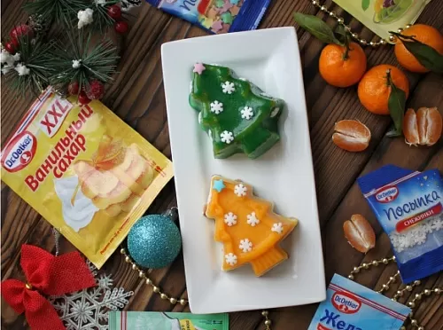 Фото рецепта Мандариновые муссовые пирожные &quot;Елочка&quot;