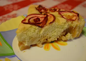 Яблочная шарлотка
