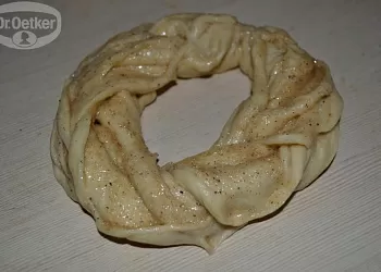 Плетеное кольцо с корицей