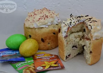 Дрожжевой кулич с меренгой
