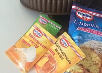 Шоколадный бисквит с ягодами