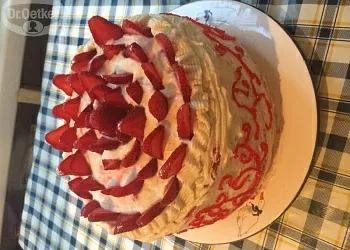 Красный бархат с клубникой