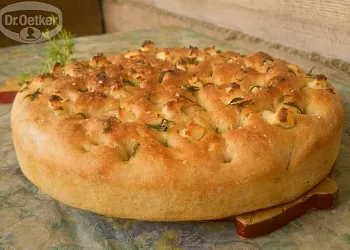 Фокачча с травами и фетой