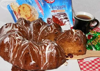 Кекс с изюмом и клюквой