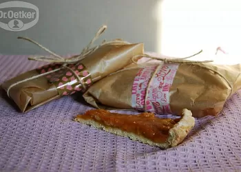 Сливовый пирог с корицей