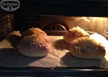 Соленые рогалики с сыром