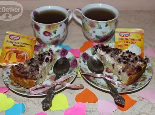 Пирог с творогом и брусникой