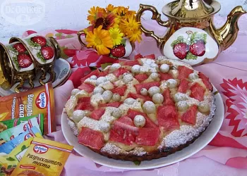 Пирог с виноградом и арбузом