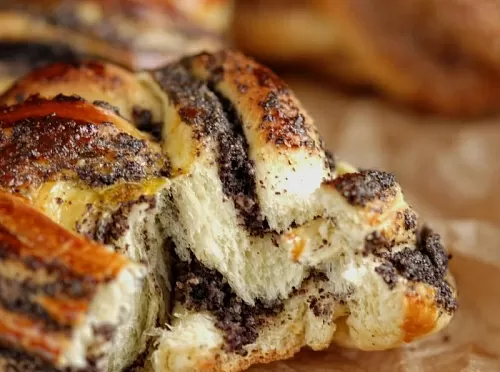 Плетенки с маком и корицей
