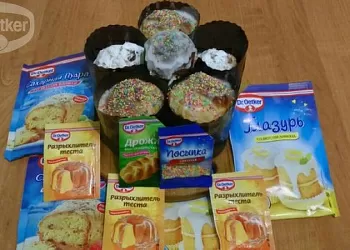 Куличи с изюмом и орехами