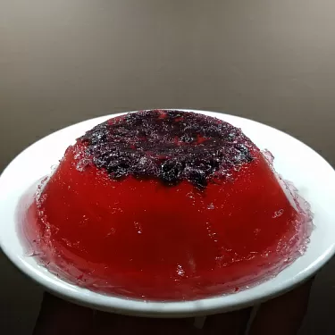 Если сделать желе вечером, то утром уже можно кушать. Либо же готовлю его рано утром и в обед уже можно им полакомиться))