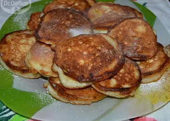 Творожные пончики с яблоком