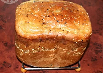 Пасхальный хлеб с луком