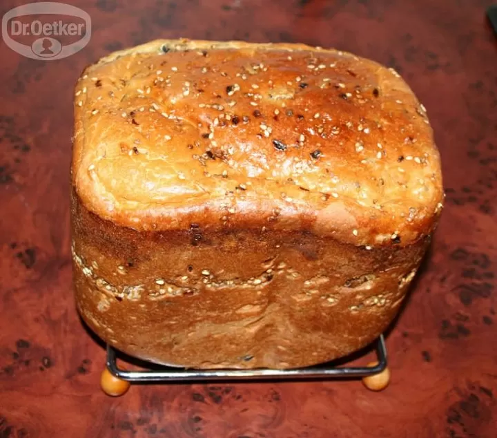 Пасхальный хлеб с луком