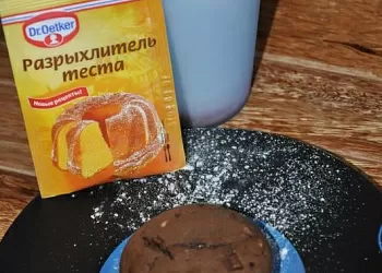 Шоколадные кексы с орешками