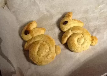 Пасхальные зайцы в корзинке
