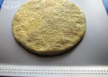 Творожная лепешка с сыром