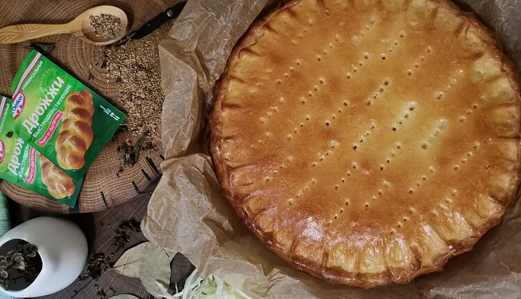 Закрытый пирог с капустой и яйцом