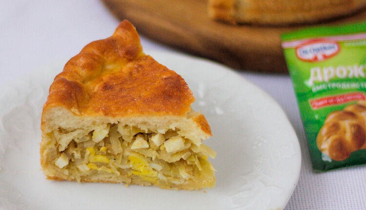 Закрытый пирог с капустой и яйцом