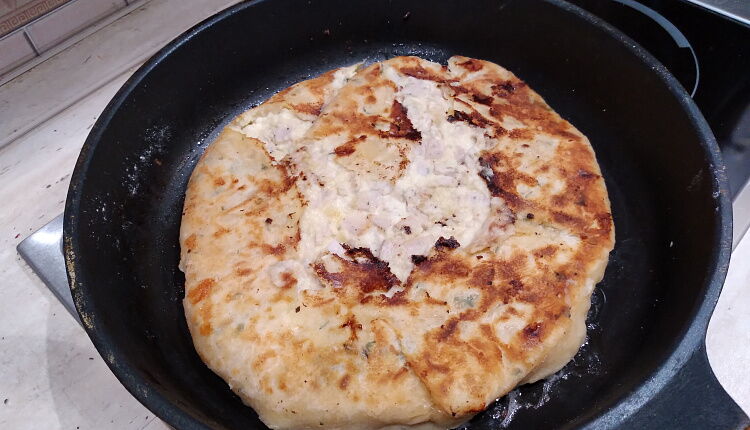 Пирожки с картофельным пюре и жареным луком